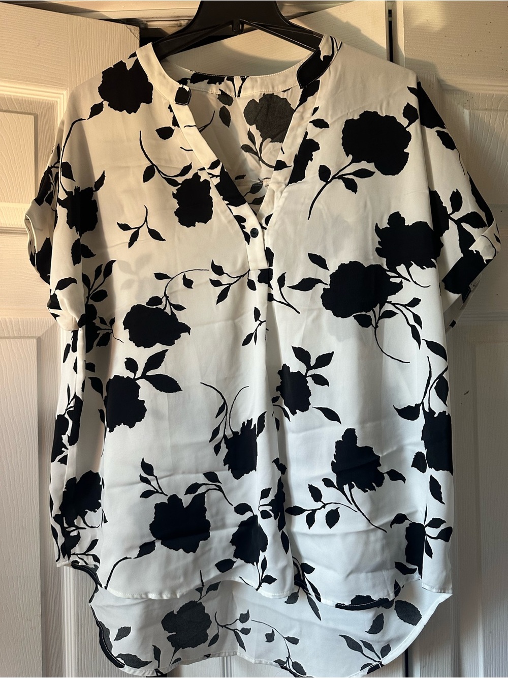 Women's Black & White Floral Short-Sleeve Blouse